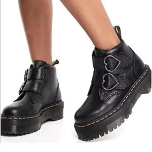 Dr MARTENS DEVON HEART LEATHERS PLATFORM BLACK BOOTS Size 11